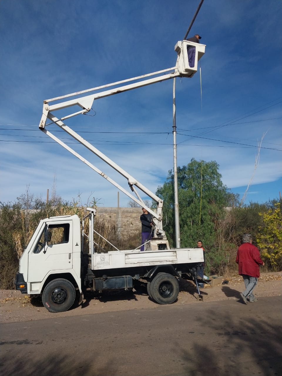 Servicio de mantenimiento de sistemas de alumbrado público y redes eléctricas